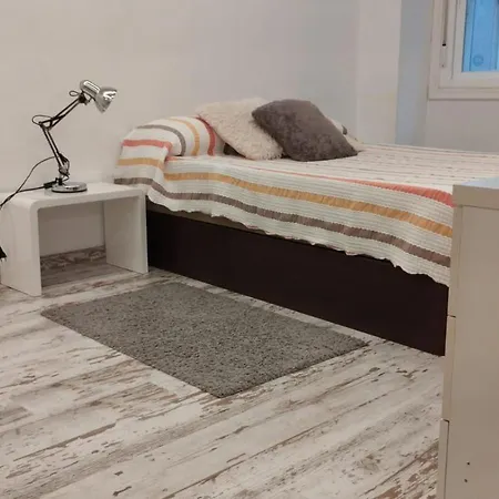 Apartment A Arenal Vigo, Areal Guixar Train, & Netflix