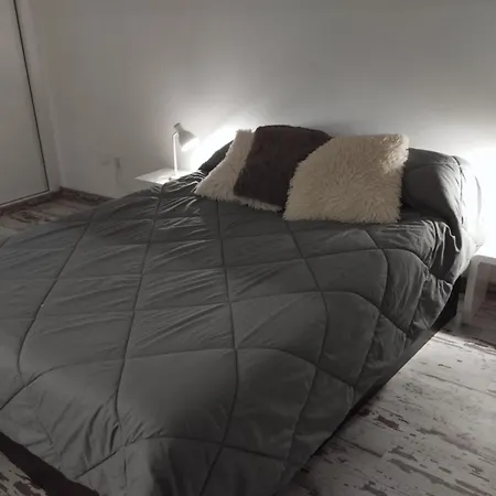 A Arenal Vigo, Areal Guixar Train, & Netflix Apartment *